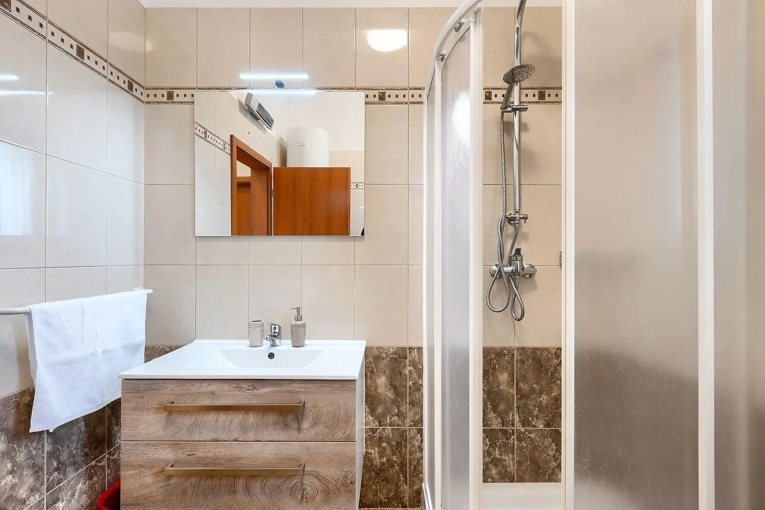 Preiswertes Apartment Mit Stylischem Interiour, Babybett, Spielplatz Vodnjan