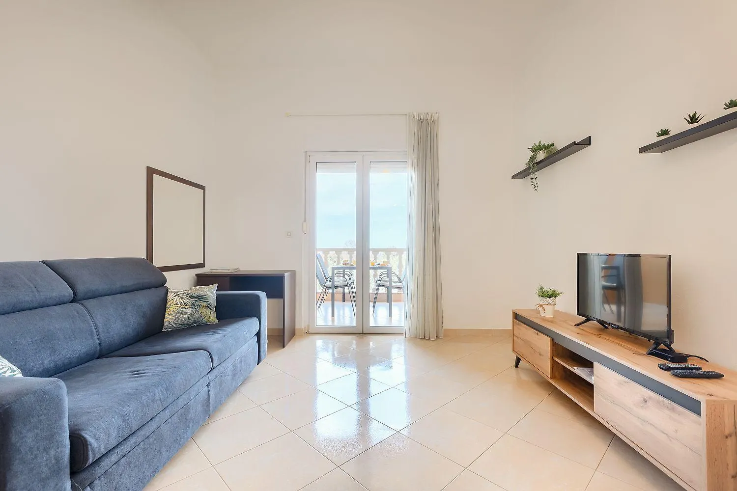 Preiswertes Apartment Mit Stylischem Interiour, Babybett, Spielplatz Vodnjan