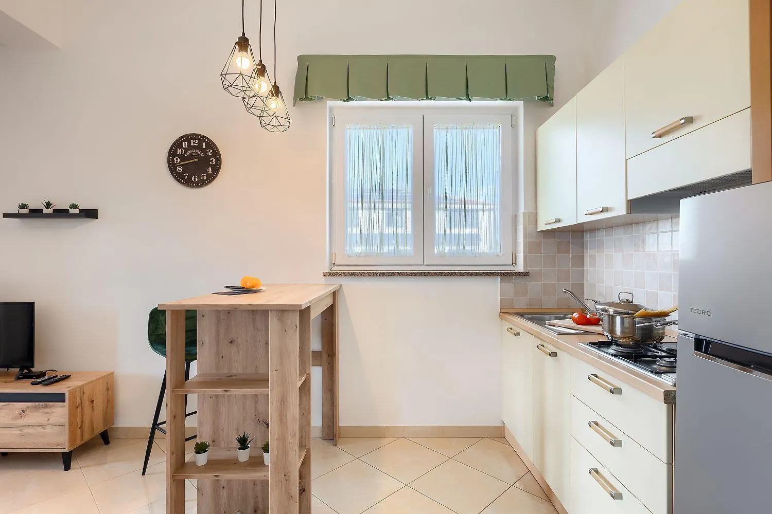 Preiswertes Apartment Mit Stylischem Interiour, Babybett, Spielplatz Vodnjan