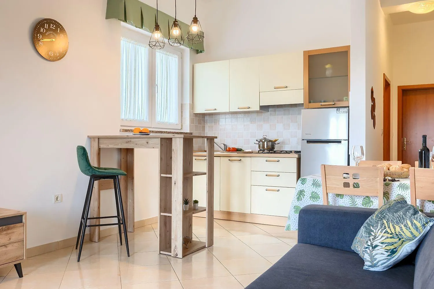 Preiswertes Apartment Mit Stylischem Interiour, Babybett, Spielplatz Vodnjan