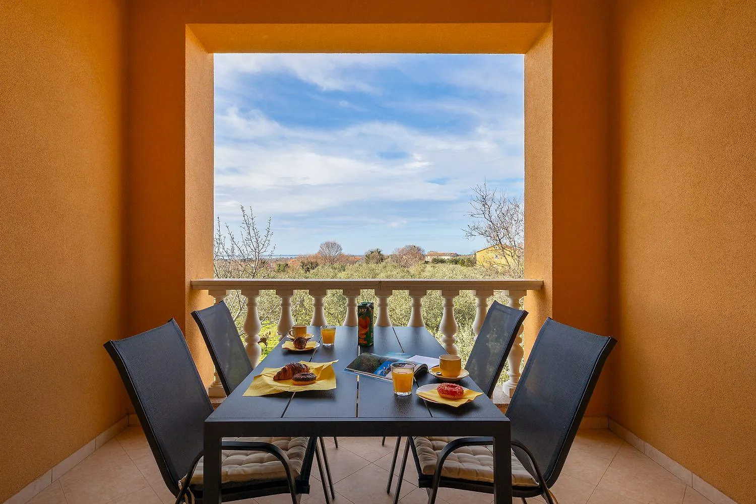 Preiswertes Apartment Mit Stylischem Interiour, Babybett, Spielplatz Vodnjan